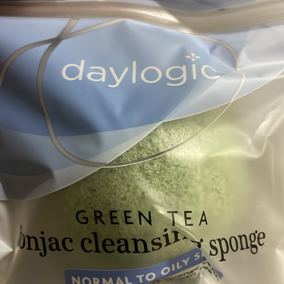 Daylogic Green Tea Konjac Exfoliating Sponge 2 pack - Picture 7 of 8